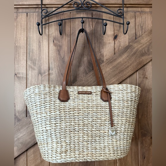 Michael Kors Malibu Large Trapezoid Tote. Chestnut - Picture 1 of 14